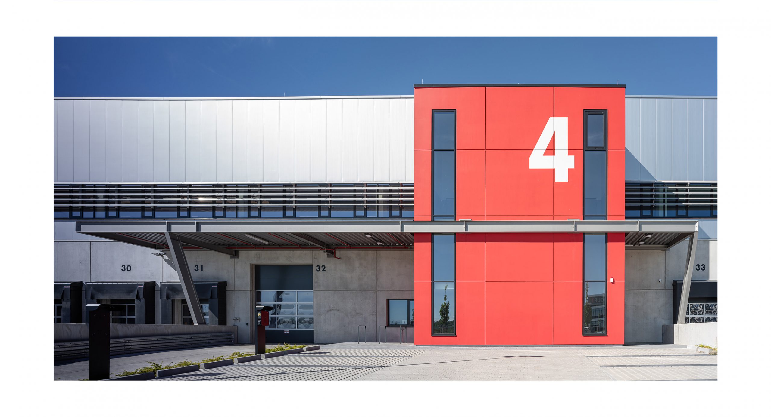 Dienstleistungszentrum GROUP7 in Schwaig bei Oberding – moderne Gewerbe- und Büroarchitektur von Bottler Lutz Architekten BDA.