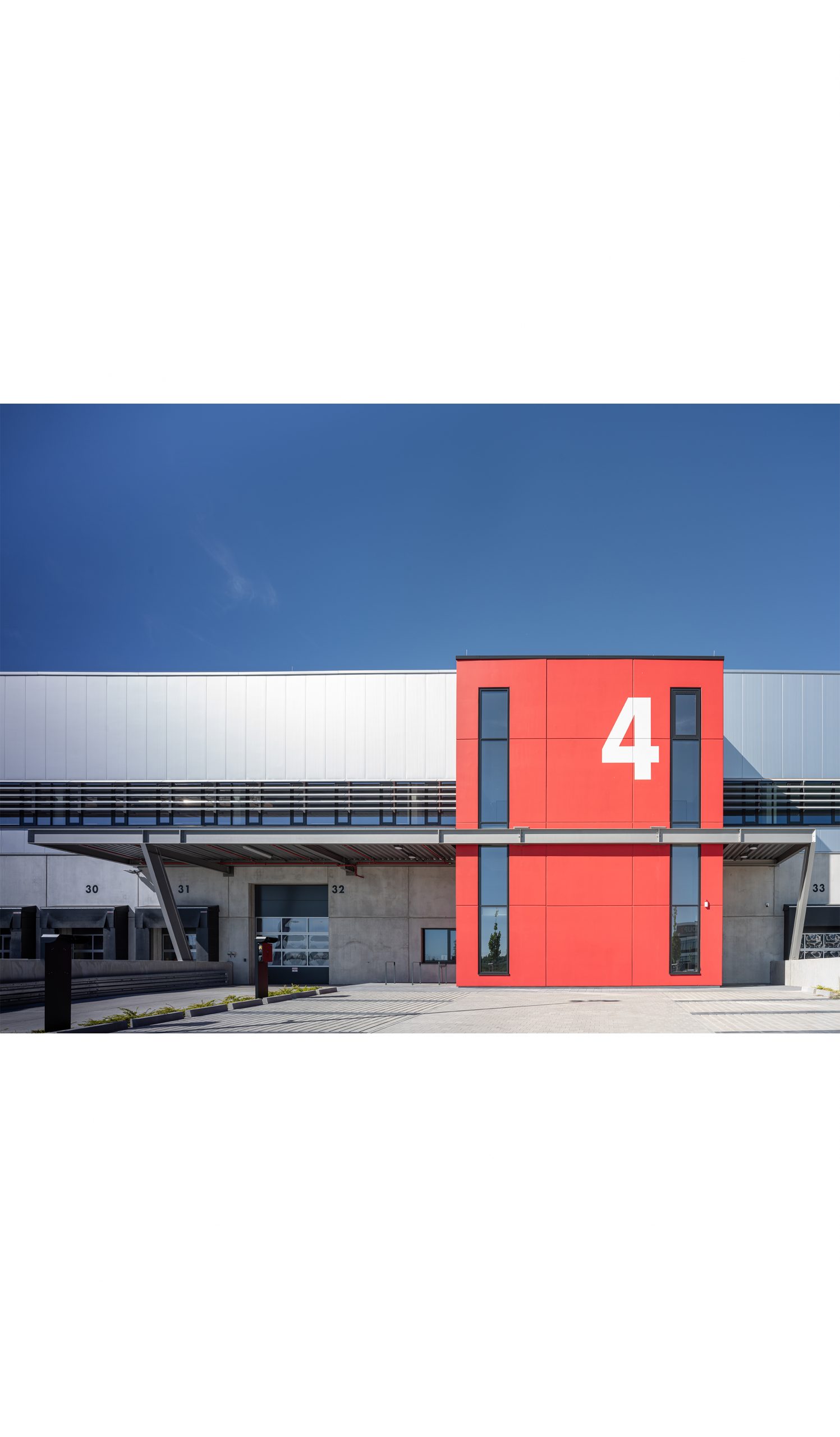Dienstleistungszentrum GROUP7 in Schwaig bei Oberding – moderne Gewerbe- und Büroarchitektur von Bottler Lutz Architekten BDA.